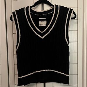 Black and White Sleeveless Sweater Top